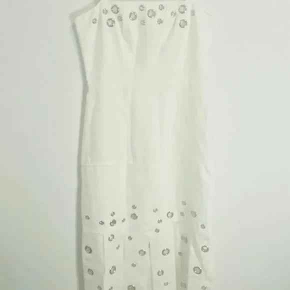 Stasia Alexis Design Sleeveless White Dress for Glamorous Occasions - Picture 5 of 17